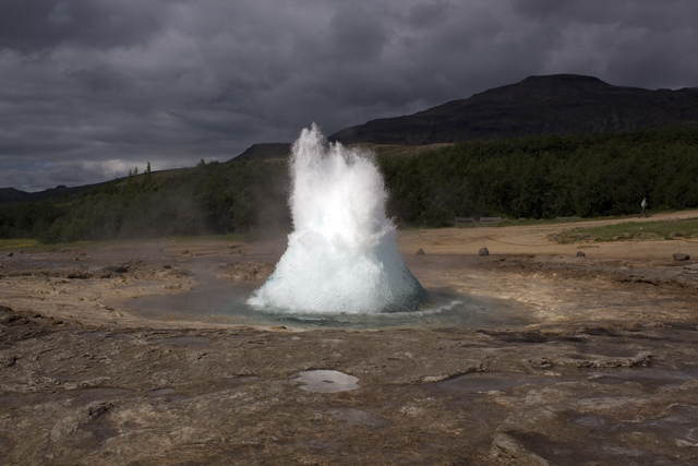 2011-07-08_10-24-03 island.jpg - Der groe Geysir von Strokkur